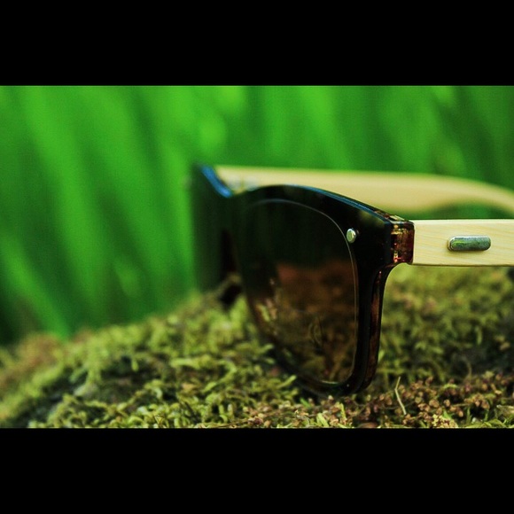 Handmade bamboo sunglasses with UV400 lenses. - Picture 4 of 7